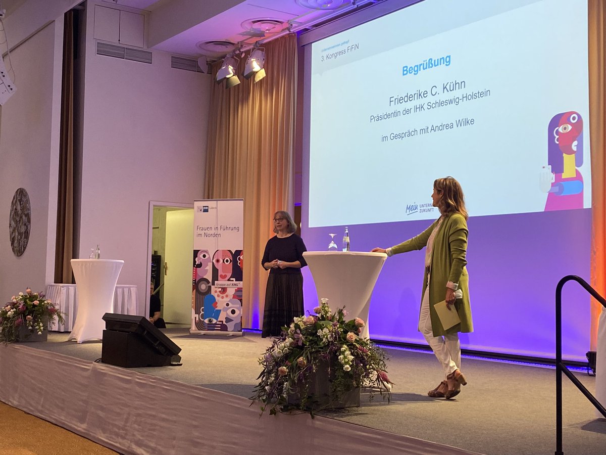 IHK_Luebeck's tweet photo. Startschuss für den 3. #FiFiN-Kongress im Hotel Hanseatischer Hof in #Lübeck! Friederike C. Kühn, Präsidentin der IHK Schleswig-Holstein, und Moderatorin Andrea Wilke begrüßen die rund 70 Teilnehmerinnen! https://t.co/w4MdgjcL3l