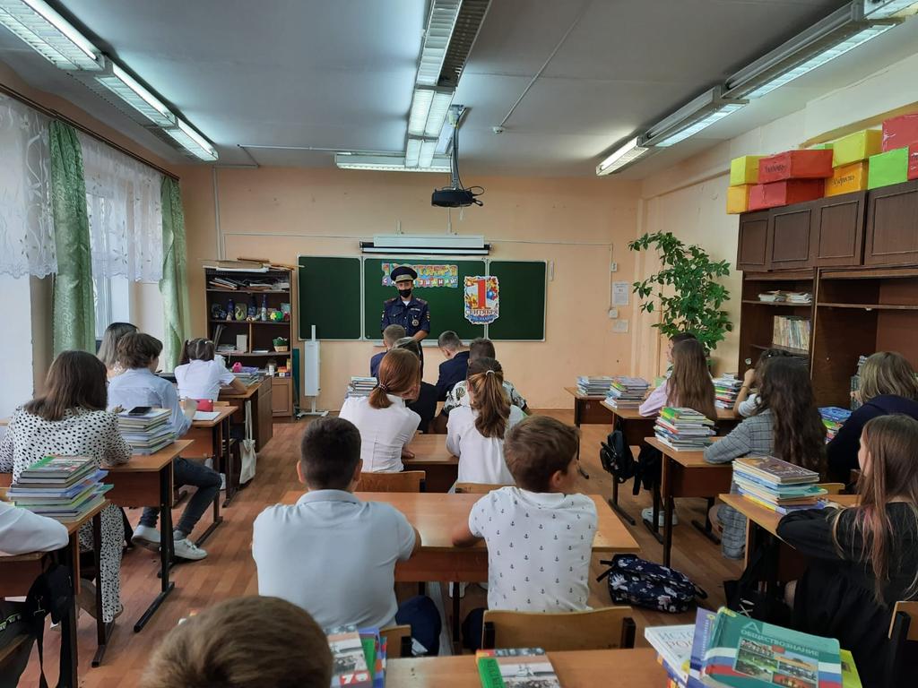 Встреча с инспектором ДПС  7б класс