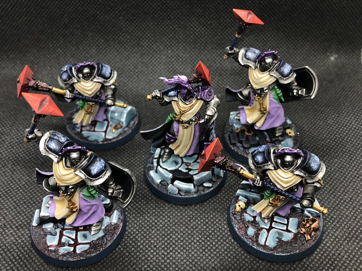 I tried a lot of new things on these sequitors. Maybe too many new things. But they are my own that’s for sure. 
#PaintingWarhammer #stormcast #aos #glitter