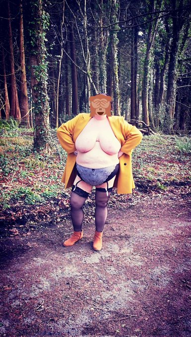 Out for a casual stroll 😉 

#bbw #outdoor #heavyhangers #bigtits #stockings #belly #sexybbw #publicexhibition