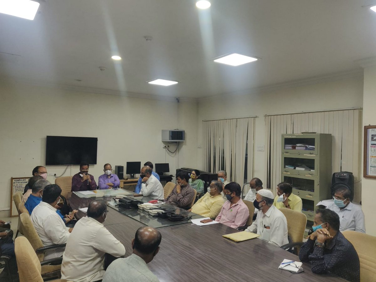 srdpohyb's tweet photo. Sr.DPO/HYB  handed over the provisional settlement calculation sheet to the retirees of sept, in one month advance on 01.09.21 in the presence of all India retired federations, SCRES &amp;SCRMU including SC/ST &amp; OBC associations. They have expressed their happiness @drmhyb https://t.co/bhulEem9oJ