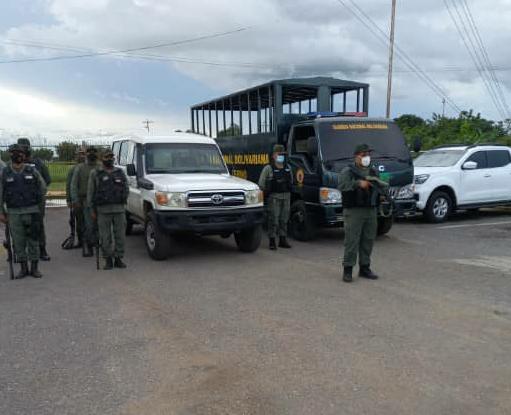811Gnb's tweet photo. Con la finalidad de realizar patrullajes de seguridad ciudadana, búsqueda y escudriñamiento de GEDOS nuestros centinelas del D-811 de la #GNBFaja se desplegaron por el sector Bare COB para contrarrestar los índices delictivos en las áreas operacionales https://t.co/Zj9kO09sF7