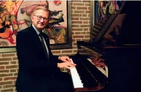 Aha, ze hebben een artiest gevonden die komend weekend wel gratis wil spelen op de GP in Zandvoort.