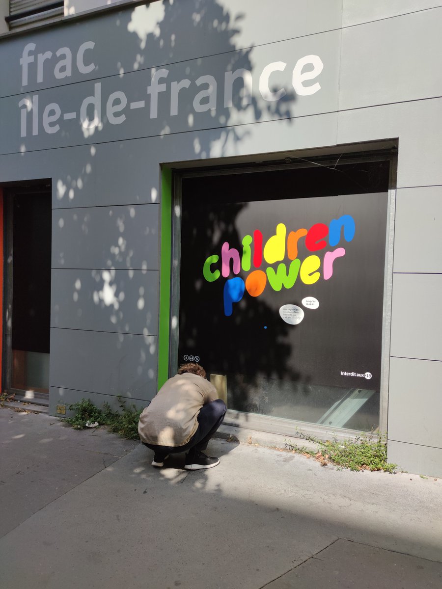 FracIdF's tweet photo. [le plateau] 👀 Il y a plein de manières d'essayer de voir l'exposition #ChildrenPower... La meilleure est de venir accompagné.e d'un.e - de #18ans ! 
⚠ Children Power, une #exposition  interdite aux + de 18 ans !
Ouverte du mer. au dim. de 14h à 19h.
Pass sanitaire obligatoire. https://t.co/EdJr1KssfO