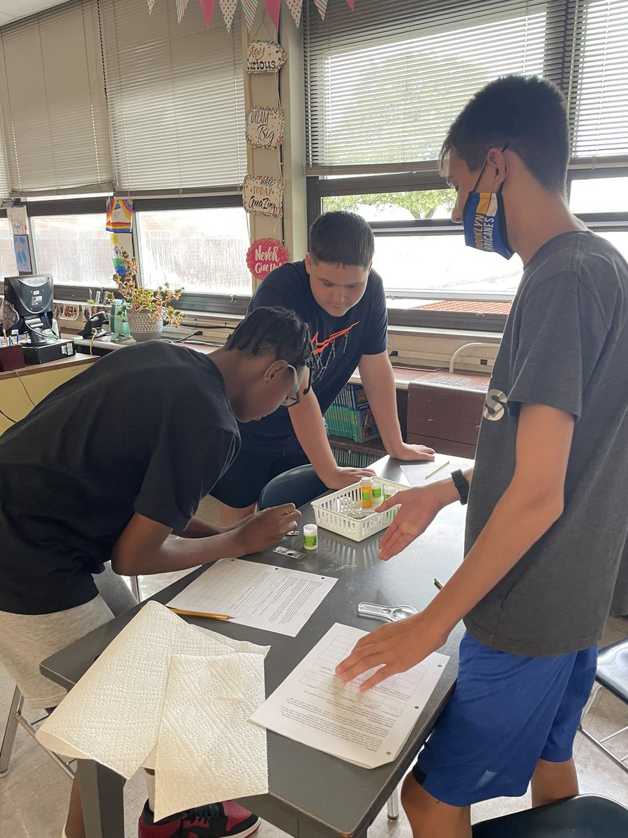 JenniferKunes's tweet photo. There was a 💎 stolen last night and Honors 8th grade scientists are using the scientific method to solve the case! So excited to do labs again! 🤓#classof2026 https://t.co/sXGI0rLYQX