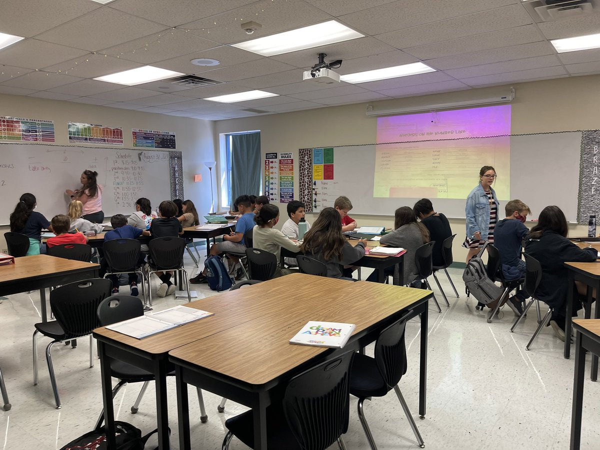 HeatherWolber's tweet photo. Parallel teaching with CHMS 6th math! Maximizing student participation/learning and minimizing behavior problems! @CHMS_Principal @themrs_sullivan @Ms_Raabe @jenstorter @AshleyGuenthner #comalSAS https://t.co/6kTLYrVdYT