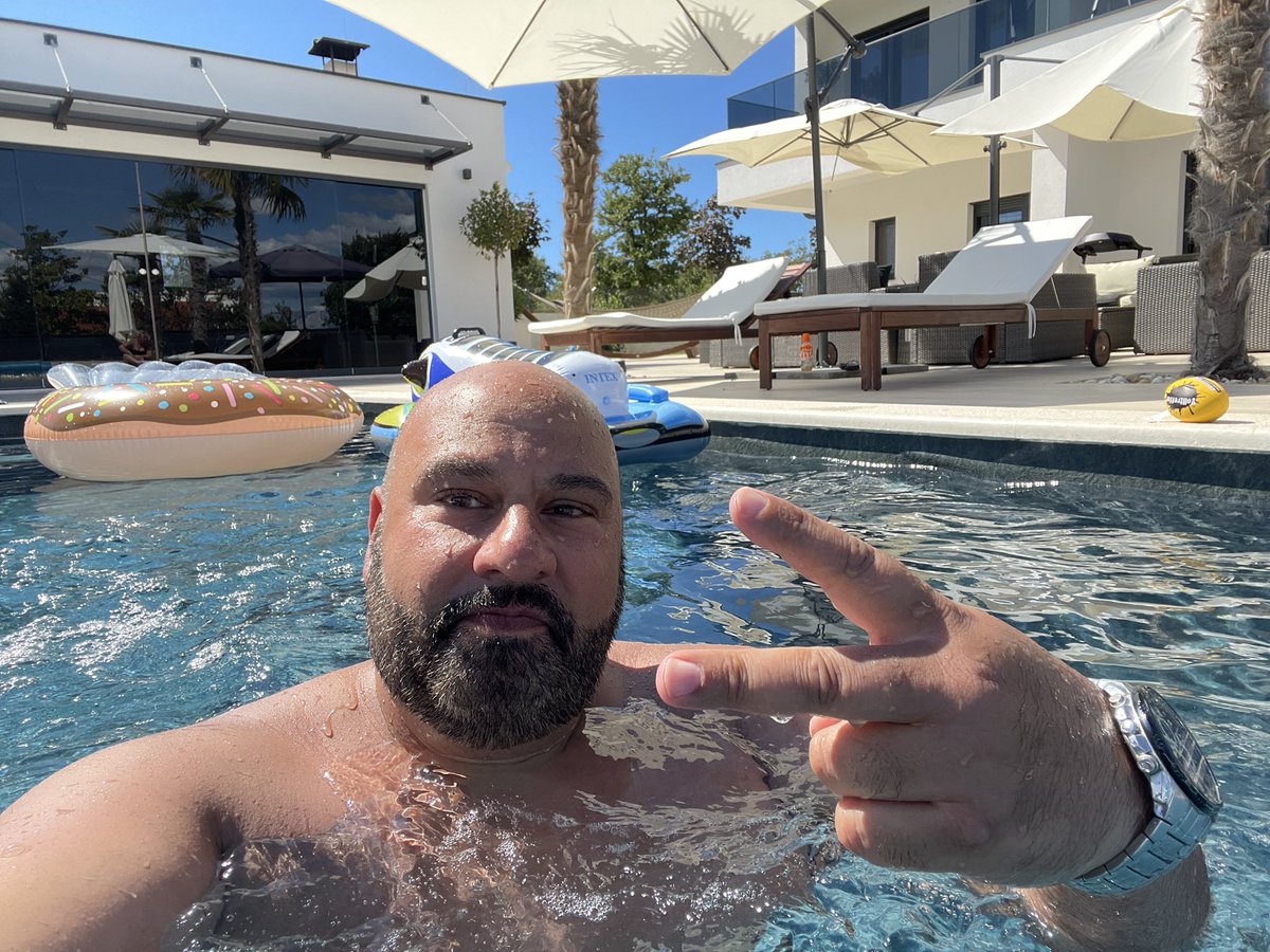 D3ADYCOOL's tweet photo. Impressionen aus Kroatien
#vacation #Croatia #Travel #PoolTime #TwitchDE #twitchstreamer #lovemylife #d3adycool #gamer #Gamerlife #gamerlifestyle #lifestyle #outdoor #Sunshine #sommer #sunvibes #Urlaub #poolaction https://t.co/OEwrAF4i93