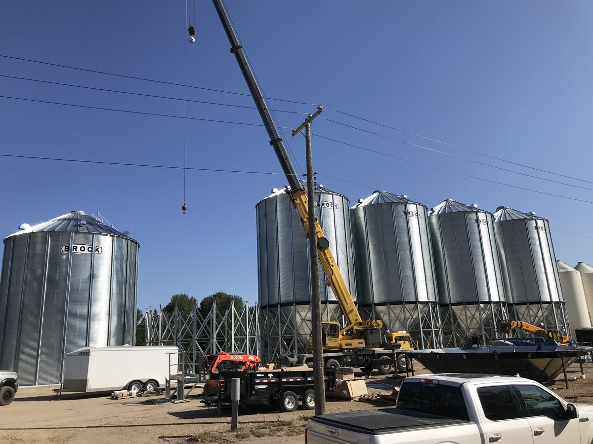 LinearGrainInc's tweet image. Four up two to go, almost ready to buy grain into for #harvest21