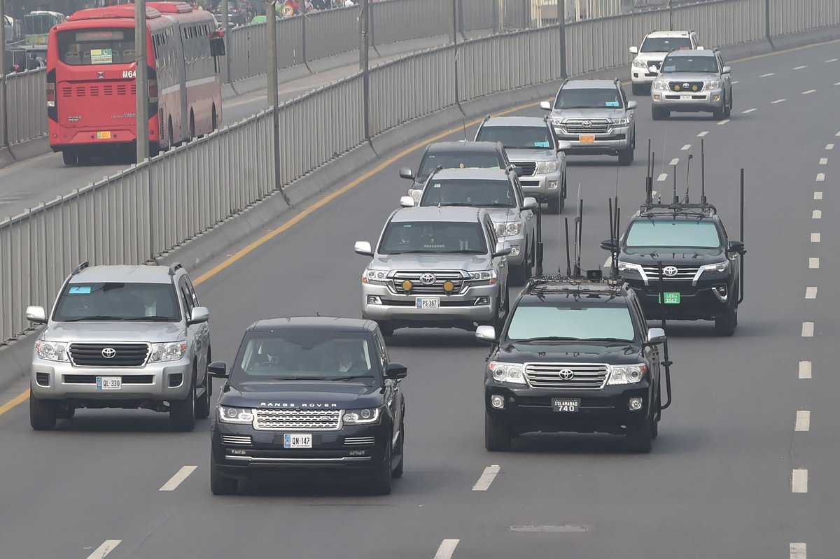 Rolls royce м873ур77. Чей кортеж. Аурус 004 амр. Чей кортеж. Чей кортеж.