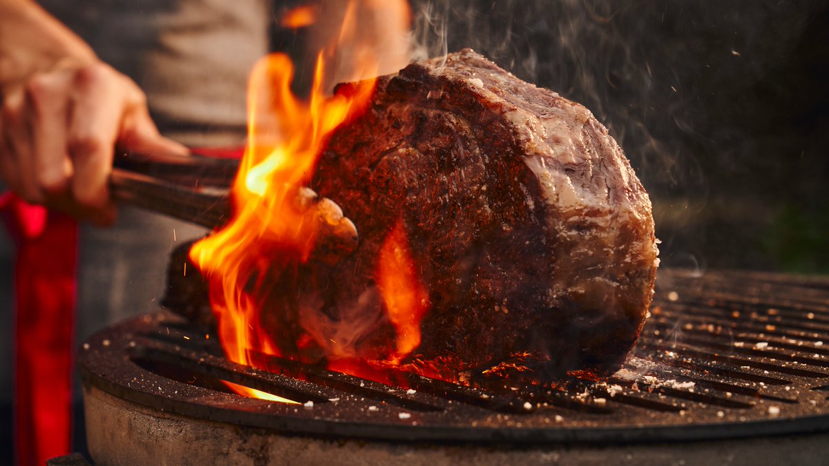 The countdown to the UK's best live-fire cooking festival <a href="/MeatopiaUK/">MeatopiaUK</a> this weekend is on 🔥
Join us on Saturday as we've teamed up with the one and only Irish beef ambassador <a href="/anglothaiwine/">A N G L O T H A I</a> for some fiery grass-fed goodness as he cooks up an Irish bone-in rib-eye feast 🍽