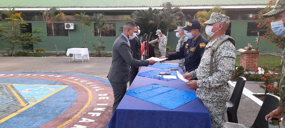 FNA_ArmadaCol's tweet photo. En el Barracón #Guaviare, el En el Barracón #Guaviare, el #BFIM32, licenció a nueve #InfantesDeMarina, quienes durante 18 meses de servicio a la patria cumplieron con honor su objetivo.
Deseamos éxitos profesionales a todos los Infantes en sus proyectos de vida. https://t.co/YDXHLbrkTx