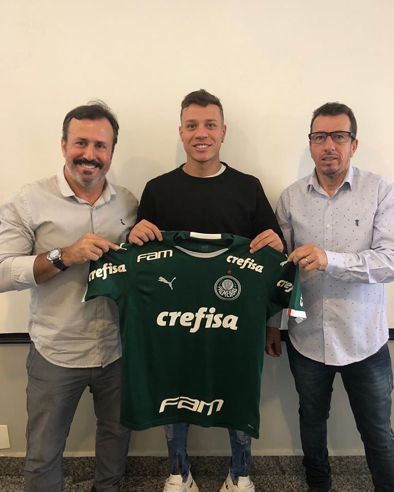 SportAgencyTeam's tweet photo. Lucas Sena é o novo reforço do @Palmeiras! Lateral-direito firmou vínculo até janeiro de 2022 e já está registrado no BID. Desejamos muito sucesso ao atleta nessa nova etapa da sua carreira e agradecemos a ele e a sua família pela confiança em nosso trabalho. https://t.co/p58lAK9WCh