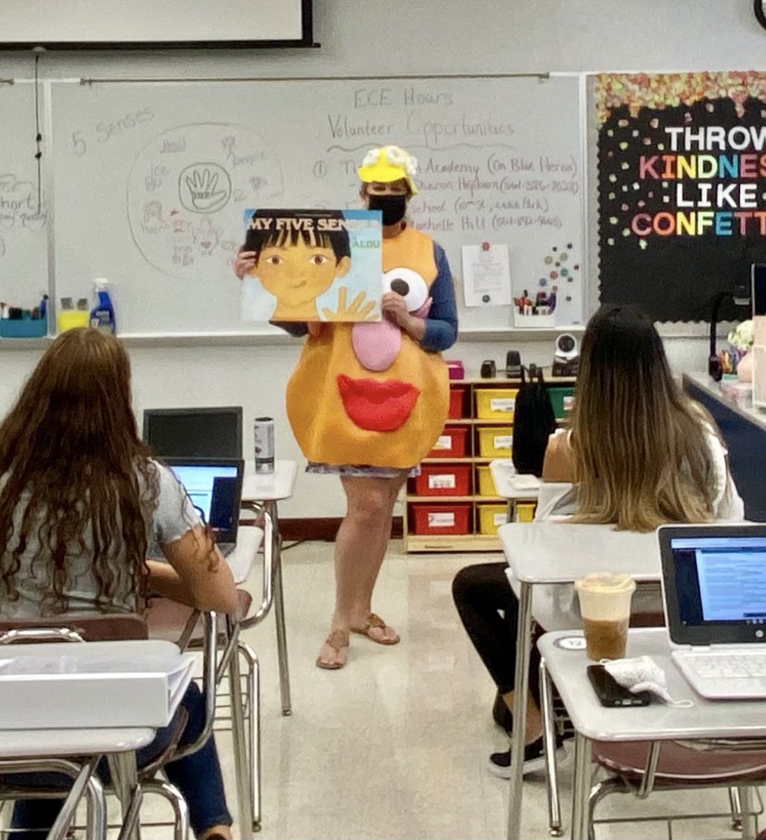 Mr. Potato Head? No, it’s Ms. Embick teaching her Early Childhood students how to teach a lesson on the 5 senses! #workitwednesday #wearedwyer