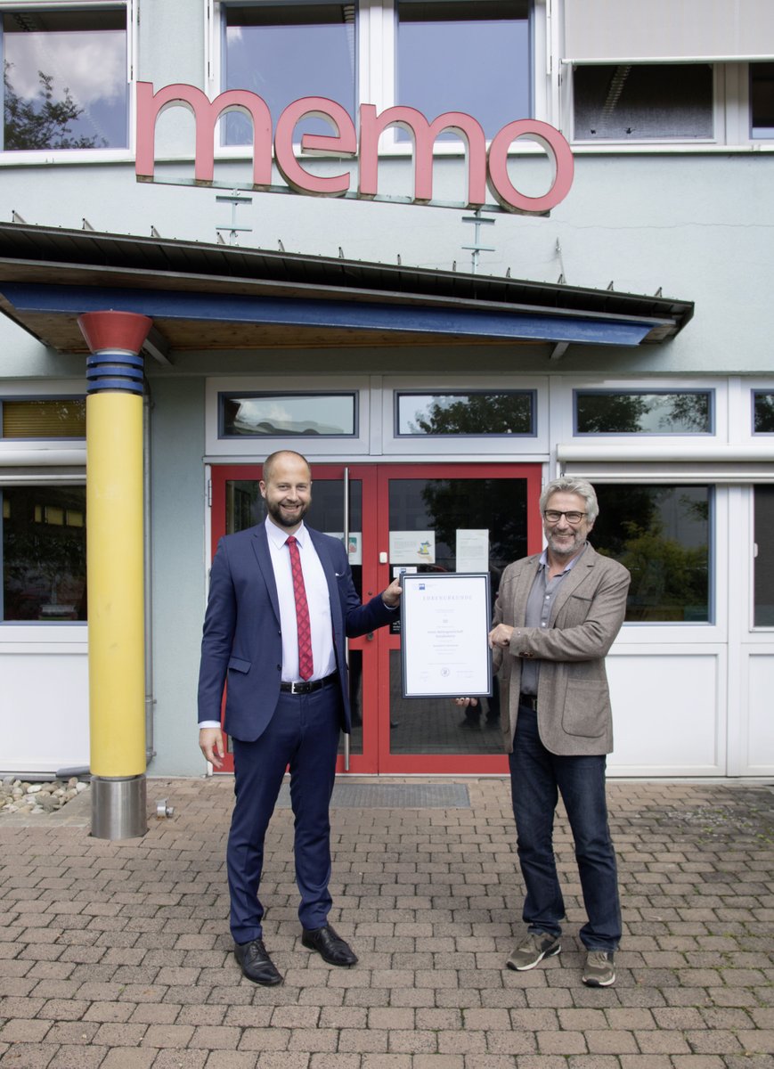 30 Jahre <a href="/memoAG_news/">memo AG</a>! #HappyBirthday an das Unternehmen, das seit jeher auf #Nachhaltigkeit. Klasse zu sehen, wie verantwortungsvolles Wirtschaften und #CSR Hand in Hand gehen. Heute dann die Jubiläusurkunde der <a href="/IHK_Mainfranken/">IHK Würzburg-Schweinfurt</a> für den Vorstandsvorsitzenden Frank Schmähling.
