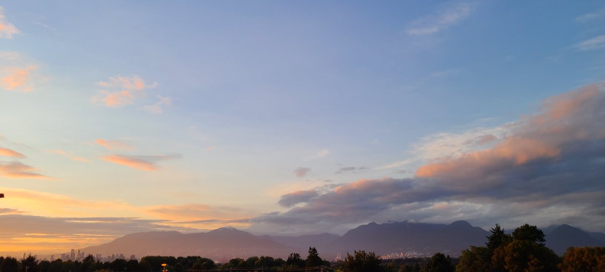 howyougo's tweet photo. Last day of August sunset!
#sunset #lastofaugust #Tuesday #BCStorm #vancouver #August #summer #StormHour #westcoast #ohthosecolours #clouds #ShareYourWeather #lastsunsetforaugust #Summer2021 #daysaregettingshorter https://t.co/5sZyeFoLjK