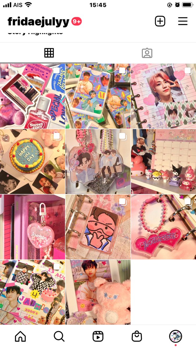 pls rt ทุกคนในนี่มีรูปของใครมั้ยคะ มีในสตอรี่ด้วย เราโดนดูดรูปไปลงเฉย รูปสุดท้ายแอคเราเองนะคะ ผีสาวจะก็อปรูปเราทำไมคะ มึงเต็มมั้ย ไอห่า