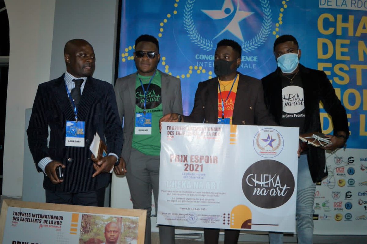 chekanaart's tweet photo. L’honneur nous échoit de recevoir ce trophée d’excellence décerné par @coexi En cette date du 31/08/2021.
Dans la grande salle de l’hôtel @capkivu
@chekanaart dit sincèrement merci à tous les clients potentiels et partenaires.
#PRIXD’ESPOIR https://t.co/6pRKsvZ44x