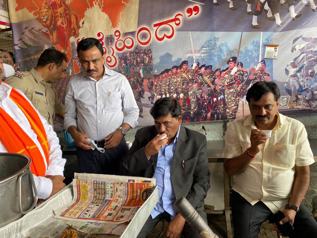 I had a wonderful time savouring the breakfast at Atal Ji Annapoorneshwari canteen run by a local resident in Ramanagara’s Harohalli Industrial Area. It’s always a pleasure to mingle with our people.