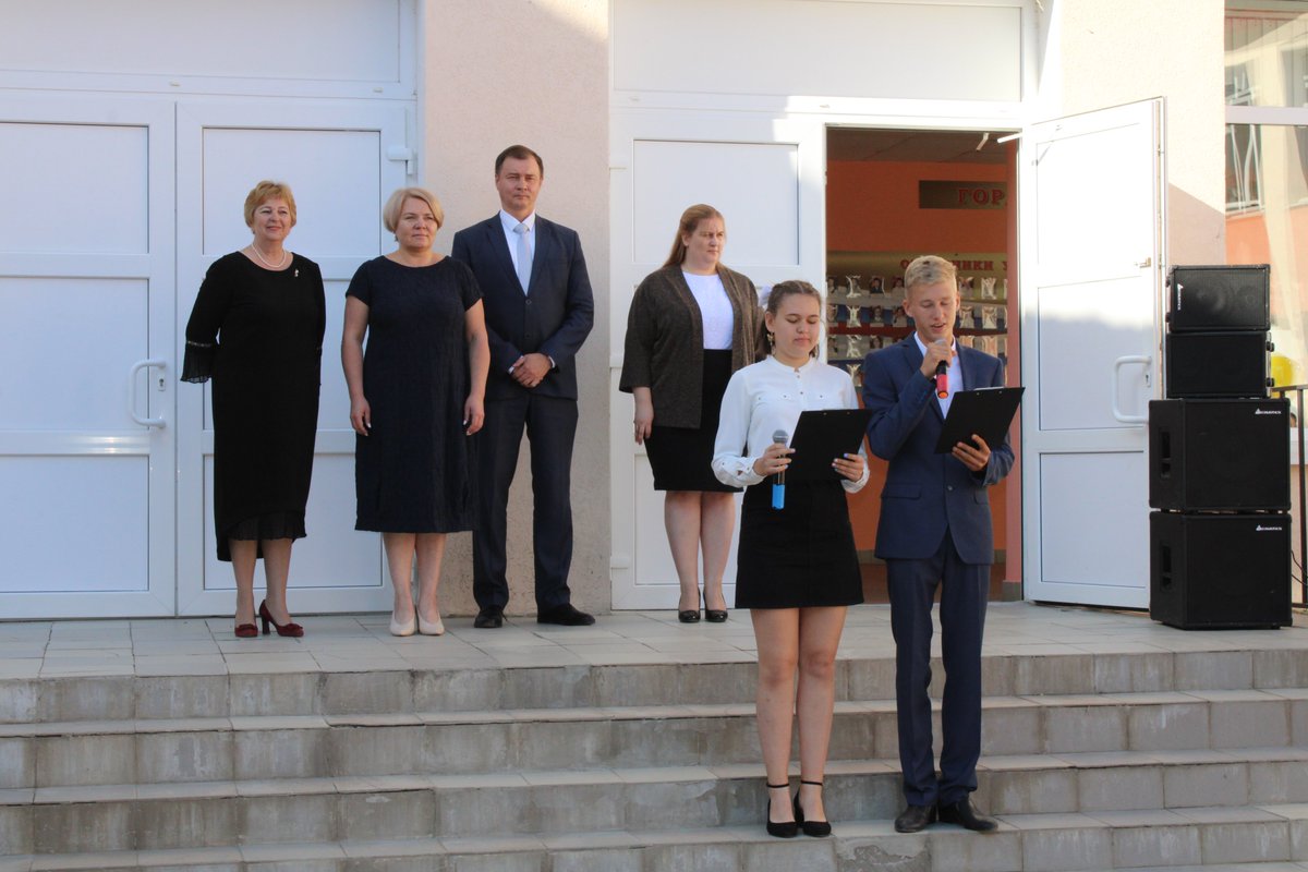 Brykina_Natalya's tweet photo. С Днем знаний поздравили школьников наши гости: Д.В.Холин @HolinDV, 1-й замглавы @Otradny163 О.А.Зеленская , директор @RC_Otradny А.В.Ефремова, замрук. управления по соцполитике @Otradny163 И.В.Бойкова @uprobraz2018 @samminobr https://t.co/MyPTUPPJvi