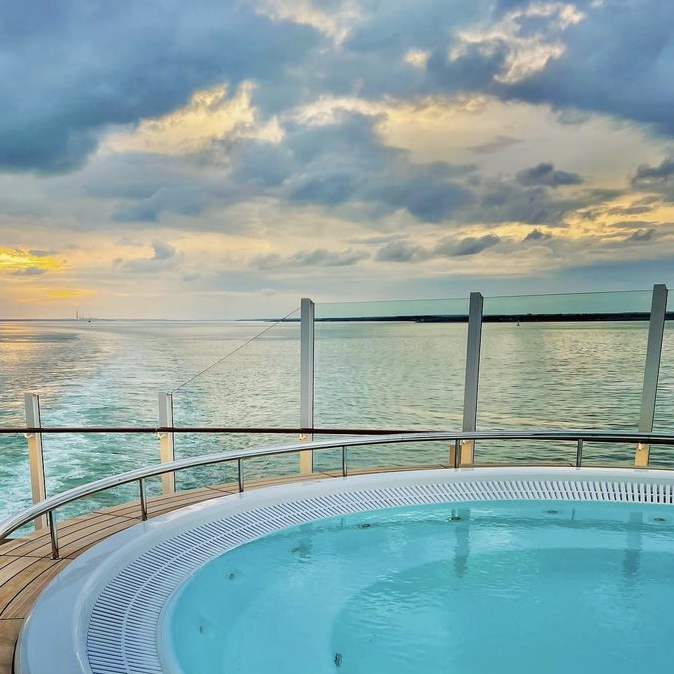 P&O Cruises tweet media