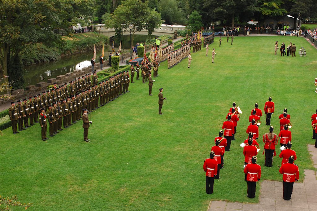 MercianRegiment's tweet photo. #OTD 14 years ago, the #MercianRegiment was formed at @TamworthCastle.

This was the result of the amalgamation of the Cheshire Regiment, the Worcestershire and Sherwood Foresters Regiment and the Staffordshire Regiment.

#StandFirmStrikeHard 💪 https://t.co/2NcwTq9tyT