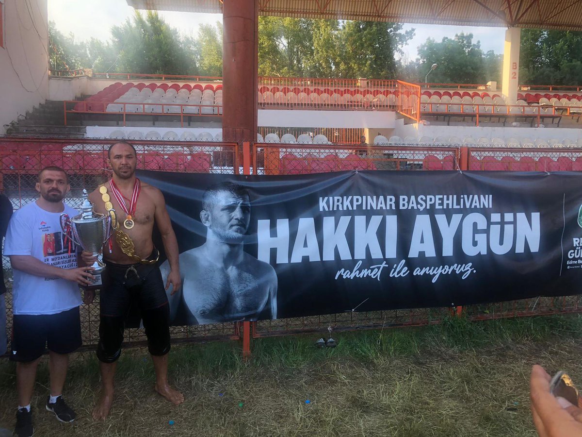 Başpehlivan kardeşim Hakkı’yı kaybedeli 1 sene oldu acın hep taze hiç unutulmadın,unutulmayacaksın. Mekanın cennet olsun Aslan çırağım…