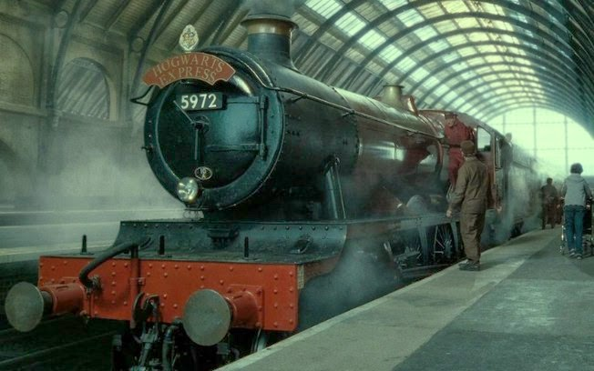 cacocardassi's tweet photo. Há 30 anos, em 1 de Setembro de 1991, Harry Potter chegava à Plataforma 9 3/4 para embarcar pela primeira vez no Expresso de Hogwarts!

#BackToHogwarts https://t.co/ydYnEink14