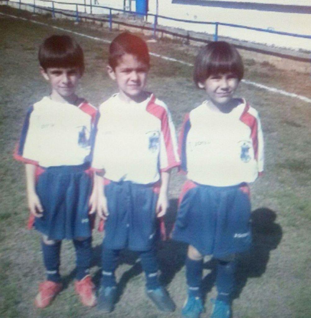 🔴⚫️MERCADO DE FICHAJES🔴⚫️

🔊Tres a la vez.

🤝Sergi, Oscar y Arnau renuevan en el club donde dieron sus primeros toques con el balón. 

🏆 Ellos tres fueron protagonistas en el subcampeonato logrado por nuestro juvenil el año pasado.

💪🏻 Mucha suerte!!!

#MadeInManco