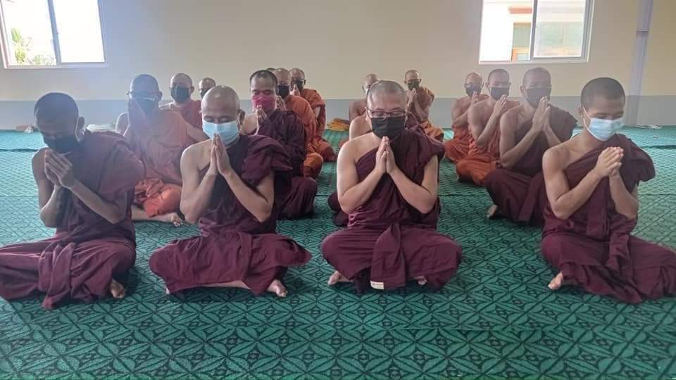 Prayer strike and anti-coup movement led by Mandalay Sangha Union to overthrow the military dictatorship.

#ASEAN_StandForDemocracy
#Sep1Coup 
#WhatsHappeningInMyanmar