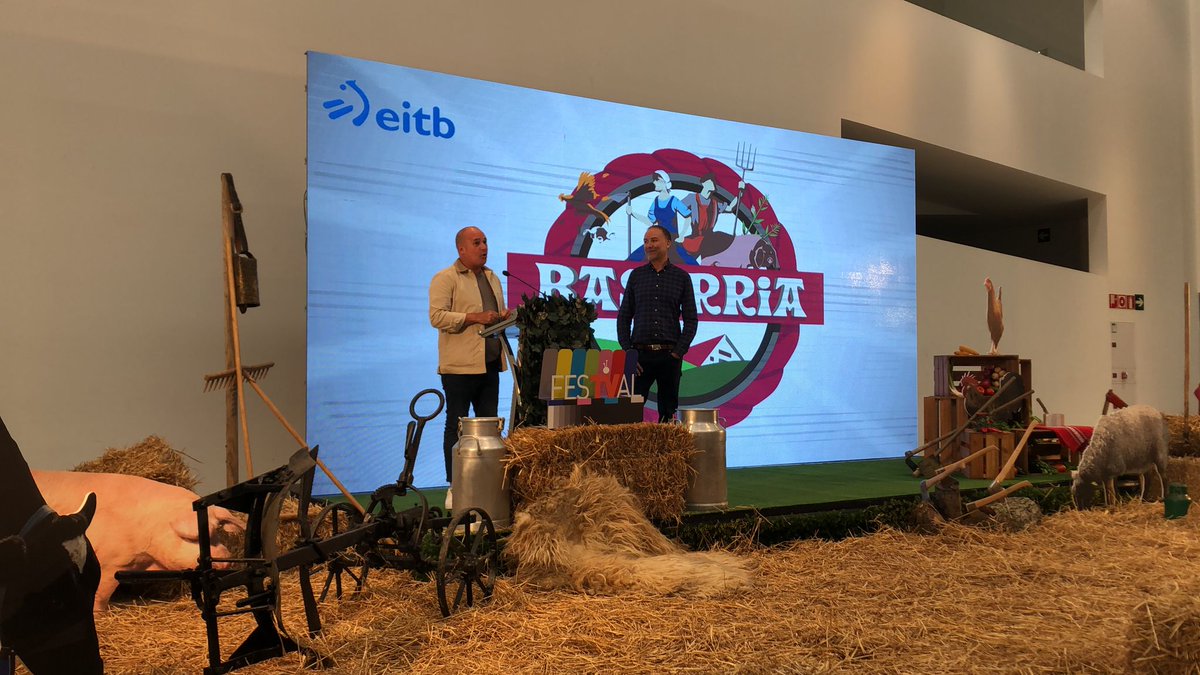 #FesTVal
@baserriaEITB saioaren 2. denboraldia ari gara aurkezten #Gasteiz-ko <a href="/FesTVal/">FesTVal</a> telebista jaialdian.