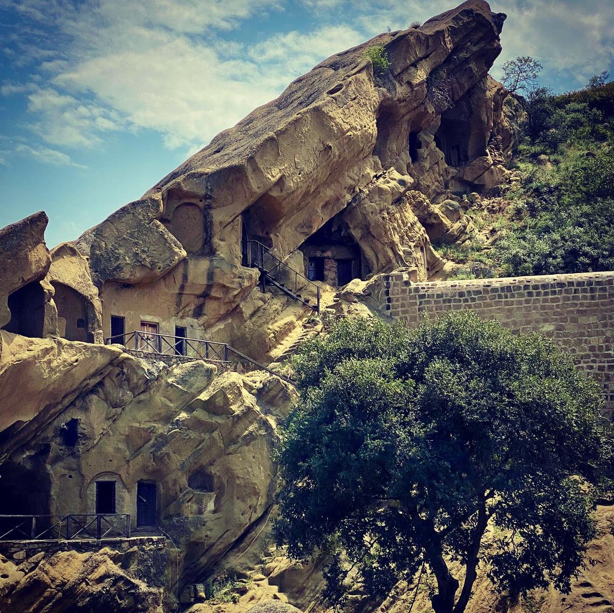 #DavitGareja monastery is such an incredible discovery! A troglodyte monastery in the desert surrounded by beautiful and colorful landscapes. #georgia #georgie #travel #voyage #blogvoyage #photooftheday #travelphotography #naturephotography
