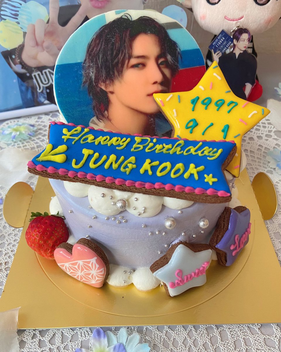 chuchuchi10's tweet photo. 𝙃𝙖𝙥𝙥𝙮 𝘽𝙞𝙧𝙩𝙝𝙙𝙖𝙮🎂𝙅𝙐𝙉𝙂𝙆𝙊𝙊𝙆💜

これからもグクが笑顔で沢山幸せでありますように💜

#HappyBirthdayJungkook 
#HappyJungkookDay 
#HAPPYJKDAY 
#JungkookBirthday https://t.co/iWiDy2rLi7