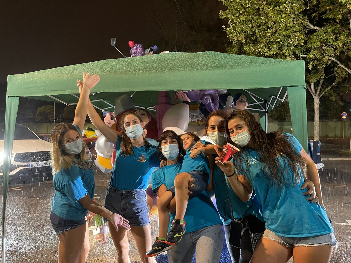 ¡Noooo estamos sooooolos,
Que tenemos los monumeeeeeentos
Viiiiive las faaaallas, igual que si fuese marzo! 🎶💃🏽

Tras la plantà de ayer de nuestra fallita infantil, “Valencia m'agrada" de José Luis Platero, tenemos la pauta completa de monumentos en la plaza 🎉