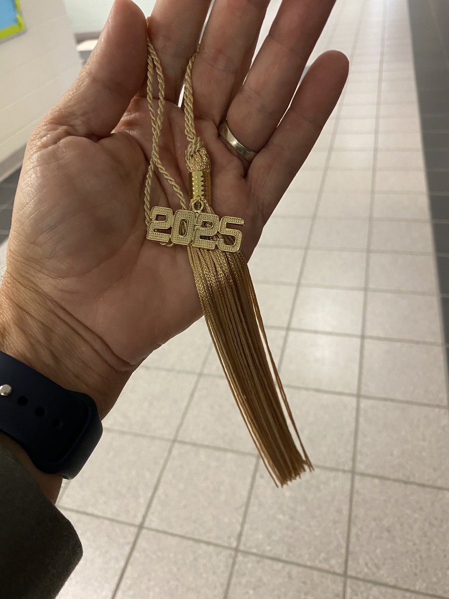 Dr. Rob Jackson (@dr_rob_jackson) on Twitter photo I love this <a href="/WeAreCroatan/">Croatan High School</a> tradition of giving every Freshman a graduation tassel the first week of their 9th Grade year! The expectation and goal of graduation is clearly set from the very beginning. 🎓#ClassOf2025 #BrighterTogether I love this <a href="/WeAreCroatan/">Croatan High School</a> tradition of giving every Freshman a graduation tassel the first week of their 9th Grade year! The expectation and goal of graduation is clearly set from the very beginning. 🎓#ClassOf2025 #BrighterTogether