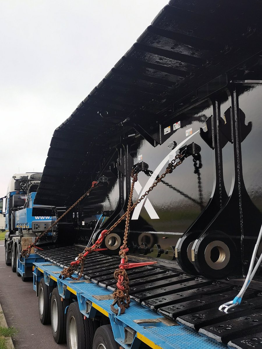 Max9907826460's tweet photo. @TeslaratiTeam 

Hey, I just saw this on the German Autobahn (A2 near Magdeburg) this morning. It's coming from Austria and might be heading to Hamburg or Rotterdam port.

Looks like a part of a future transport vehicle for getting Starship to the launch pad.

Any other ideas ? https://t.co/nLkkFLp3CM