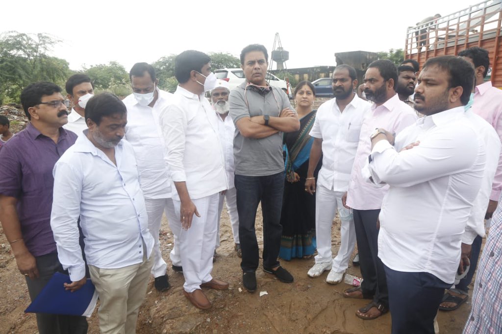 VSrinivasGoud's tweet photo. న్యూఢిల్లీలోని ప్రతిపాదిత తెలంగాణ రాష్ట్ర సమితి కార్యాలయ స్థలాన్ని సహచర మంత్రులు శ్రీ @KTRTRS గారు మరియు వేముల ప్రశాంత్ రెడ్డి గార్లతో కలిసి పరిశీలించడం జరిగింది. 

#TRSJendaPanduga #TRSofficeInDelhi https://t.co/ZFXlHibTZS