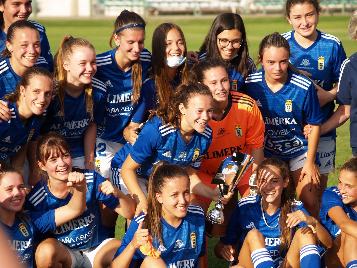 laoliveirar's tweet photo. Sonríe 😁. La mejor manera de terminar un partido. #ROFB @RealOviedoFem https://t.co/dYpoBGnTeL