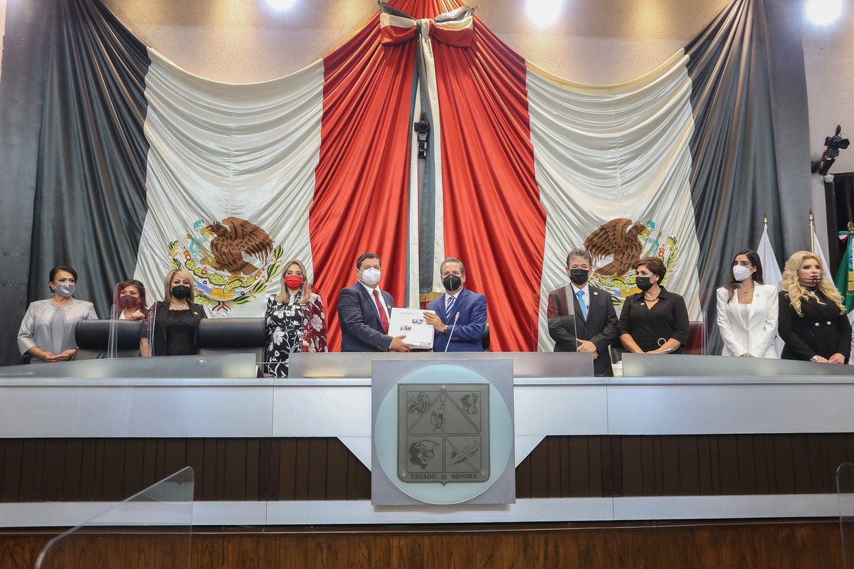 CongresoSon's tweet photo. Rinde protesta la LXIII Legislatura del Congreso del Estado de Sonora

-Está integrada por 19 diputadas y 14 diputados

-Declaran instalado el primer periodo de sesiones ordinarias del primer año de ejercicio constitucional https://t.co/4bB8EMkTMq