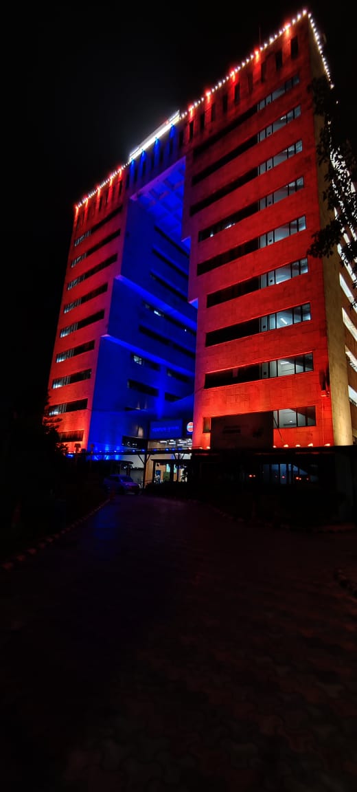 IOCL_PLHO's tweet photo. #IndianOil's Pipelines Head Office is illuminated on the eve of #62ndIndianOilDay celebrations. Fuelling India's growth with trust. Celebrating India and #IndianOil! #PehleIndianPhirOil https://t.co/ZlU9vRXVJw