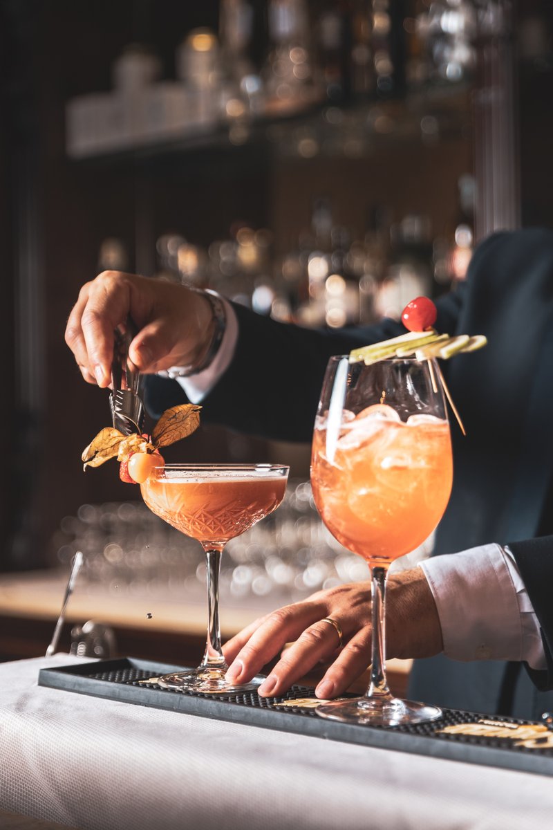 Can't choose which cocktail to pick tonight? Our Bartenders will be glad to make a suggestion or offer an advice, to delight your aperitifs with their dedication and creativity.