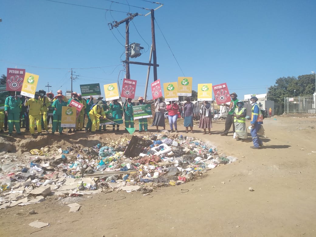 CleanerJoburg's tweet photo. #PikitupDontDrop #DontDrop #Piktup Education and Awareness in Reg A Ivory Park with our Partners and environmental champions @MCiberconnect @mphomoerane @CityofJoburgZA https://t.co/CuFW9d8zBp