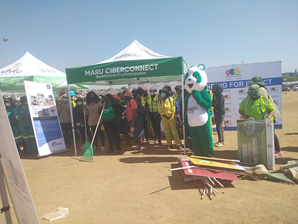 CleanerJoburg's tweet photo. #PikitupDontDrop #DontDrop #Piktup Education and Awareness in Reg A Ivory Park with our Partners and environmental champions @MCiberconnect @mphomoerane @CityofJoburgZA https://t.co/CuFW9d8zBp