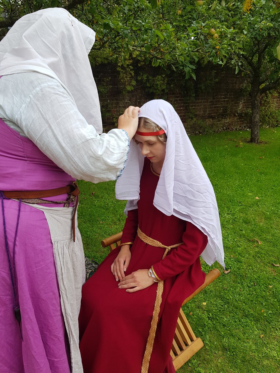 KingJohnsHouse's tweet photo. If you were in @KingJohnsGarden on #BankHoliday Monday, you would have encountered a Master swordsman, his page, our Lady the Queen Isabella and her assistant Isolde. Thank you one and all for travelling through time for us #JoinThe800 #KJHmedievalMonday @moreTestValley https://t.co/KZjGkvmzTs