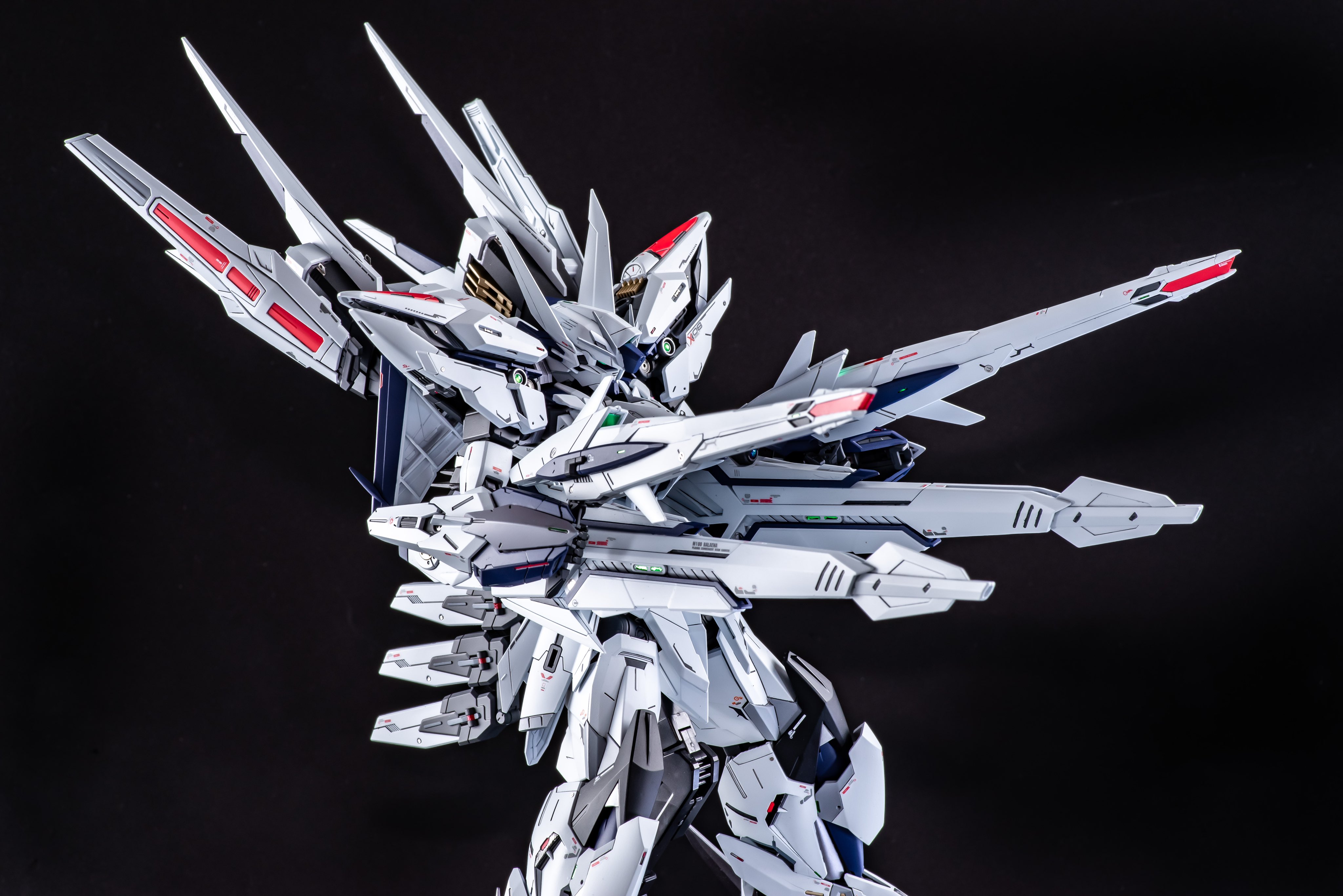 らいなーマン バルバトス完成 Mg1 100 エクリプスガンダム 完成しました 変形機能はオミットしスタイル変更 ミキシングなどでディテールup バックパックはライトニングパックをベースにオリジナルを作成しました ホワイトベースのカラーリングで