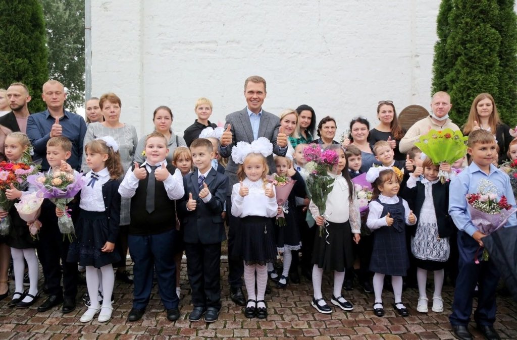 Nikita_Chaplin's tweet image. Радостные детские голоса сегодня снова наполнили школьные стены. 1 сентября – это всегда день улыбок, встреч, предвкушения нового. Рядом верные друзья, талантливые учителя и дружная семья. Любите своих детей, всегда помогайте и поддерживайте. Всех с праздником!