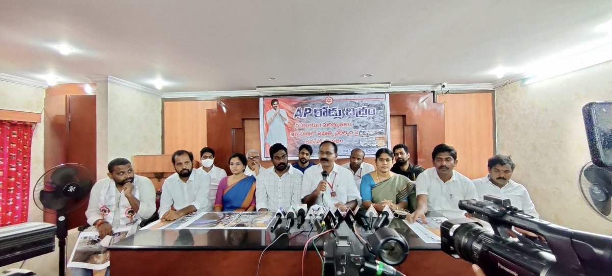 DrSandeepJSP's tweet photo. ఆంధ్రప్రదేశ్ లో రోడ్ల పరిస్థితిపై అధ్యక్షులు శ్రీ @PawanKalyan గారి పిలుపు మేరకు చేపట్టిన #JSPForAP_Roads కార్యక్రమం గురించి విశాఖ సిటీలో ప్యాక్ మెంబర్ శ్రీ కోన తాతరావు గారి ఆధ్వర్యంలో ప్రెస్ మీట్ లో పాల్గొని విశాఖ జిల్లా లో రోడ్ల పరిస్థితి మరియు మా కార్యాచరణ వివరించడం జరిగింది. https://t.co/UekhZC6JNv