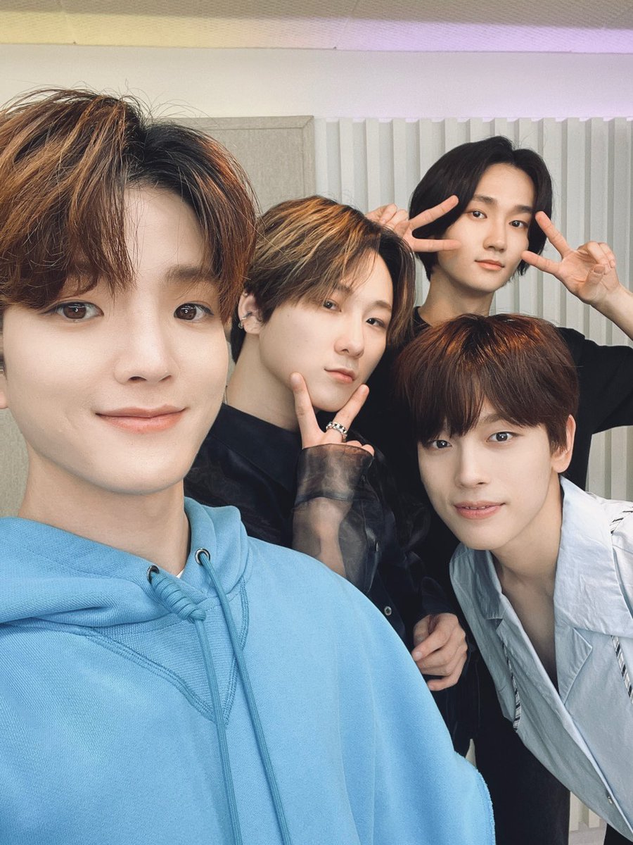 [#W24] #NEW_BEGINNINGS with K-Pop #Superfest SBS Broadcast

📺‘NEW BEGINNINGS with K-POP Superfest’ On-Air
SBS
2021.09.02 Thu 1:20AM (KST)

‘We need a change’ with guitarist #KimSehwang,
W24's 'Solfamiredo' will be broadcast.
EVERY, everyone, let's be together!