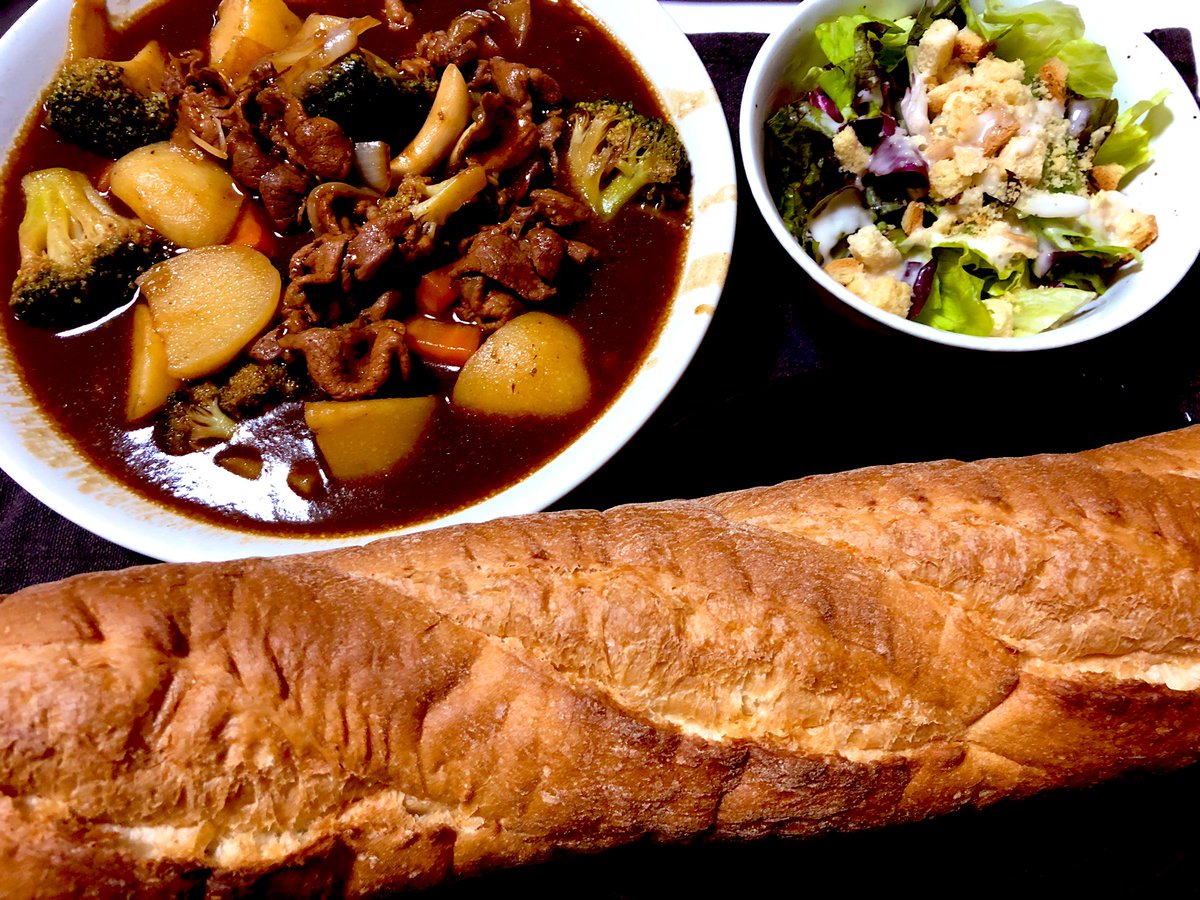 今日のメメメ飯 ビーフシチューと画角に収まらなかったバゲット 東雲メメ 男の娘ソムリエのイラスト