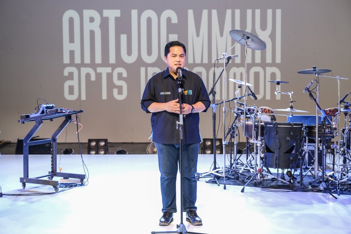 artjog's tweet photo. Pidato penutupan oleh Erick Thohir (@erickthohir) dan penampilan kolaborasi Ari Wulu &amp; Daniel Caesar telah menutup rangkaian ARTJOG MMXXI: Arts in Common - Time (to) Wonder.⌛

#ARTJOG #ARTJOGMMXXI #artsincommon #timetowonder #ErickThohir #AriWulu #DanielCaesar #ClosingCeremony https://t.co/BIcd14ZcSa