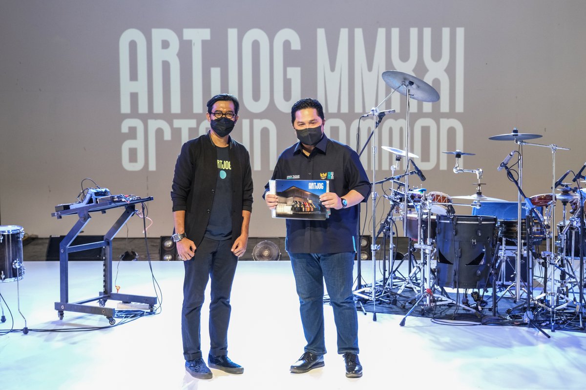 artjog's tweet photo. Meski tahun ini ARTJOG tidak bisa dikunjungi secara langsung, berbagai konten pameran dan program daring masih dapat kamu tonton di YouTube kami https://t.co/gBSdHGYp6x.😄✨

#ARTJOG #ARTJOGMMXXI #artsincommon #timetowonder #ErickThohir #AriWulu #DanielCaesar #ClosingCeremony https://t.co/Z6X9sp1yLY